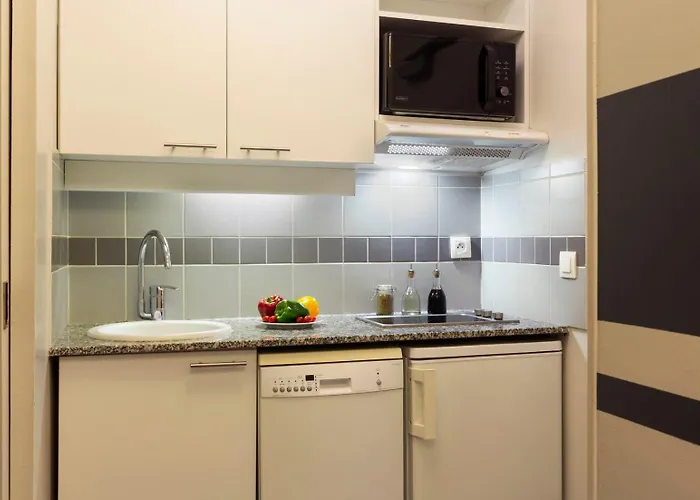 Citadines Centre מלון דירות ליל